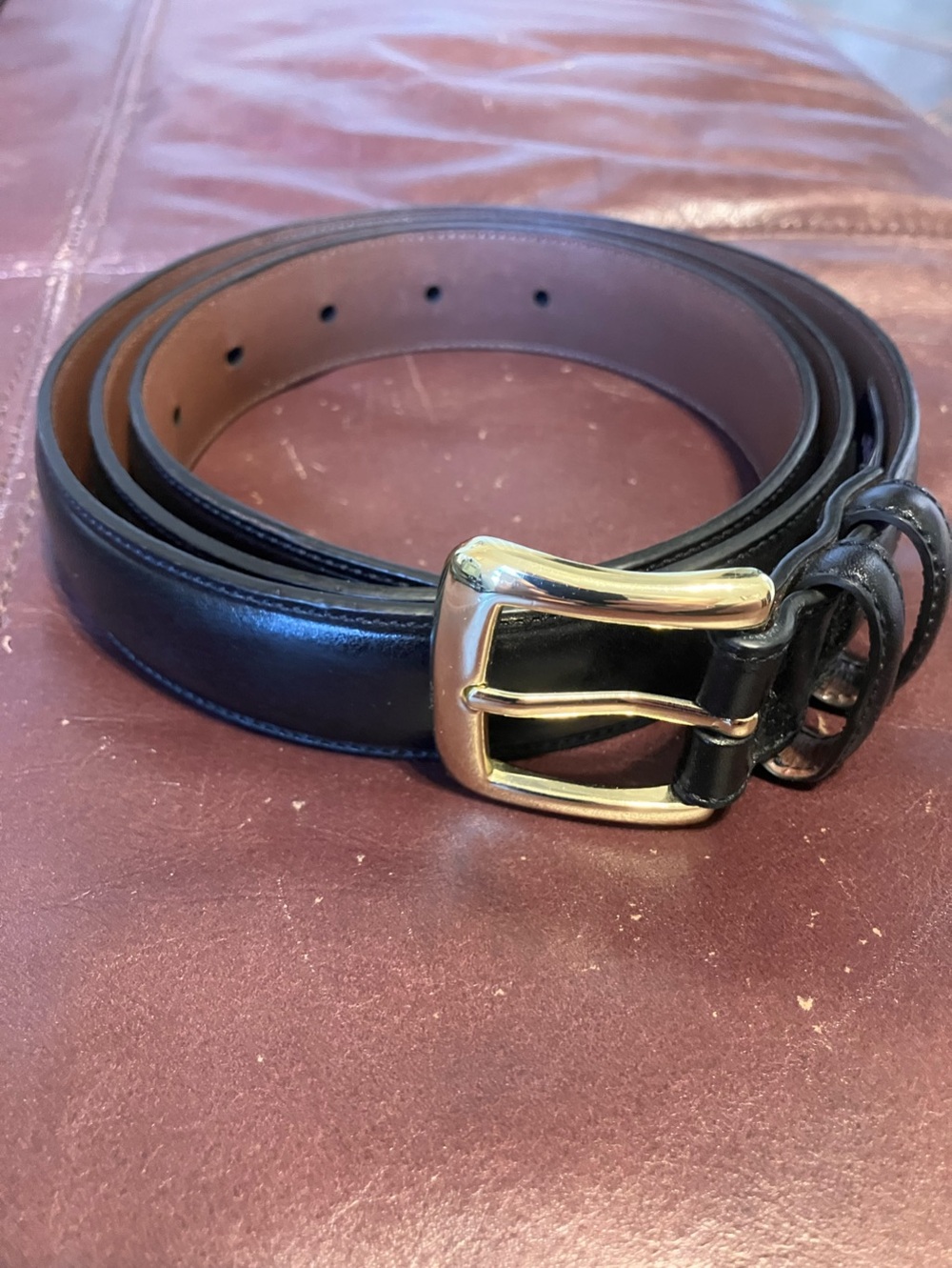 Roundtree & Yorke Black Leather Belt with Gold Buckle